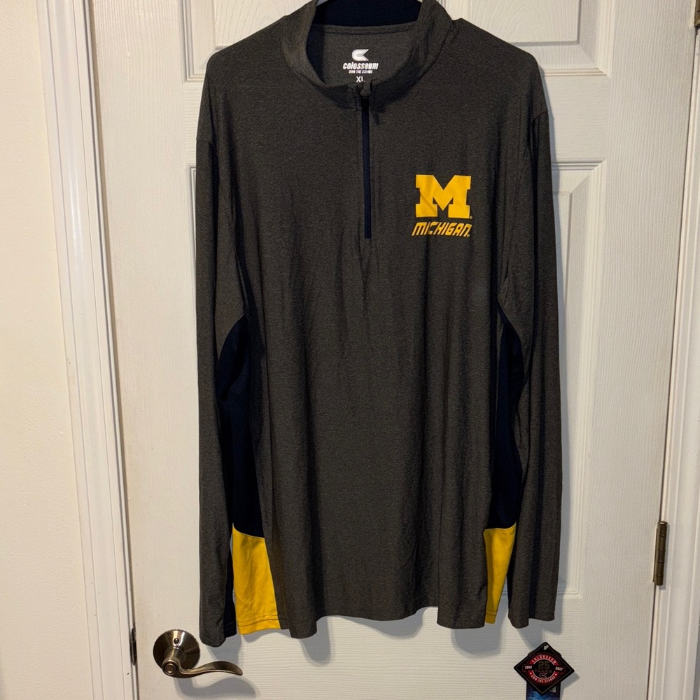 NWT-  XL University of Michigan Wolverines Colosseum quarter-zip pullover. Nice.